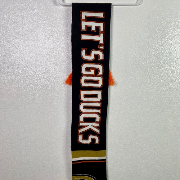 NHL Anaheim Ducks Hockey Scarf - Picture 2 of 5